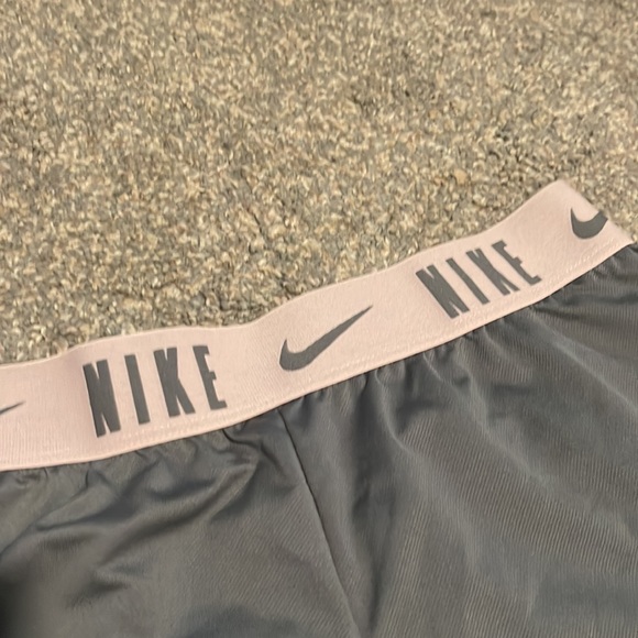 Pink/ grey nike shorts - Picture 2 of 4